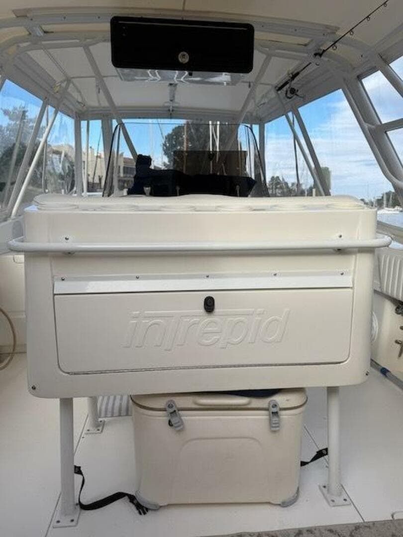 2000 Intrepid 356 Cuddy