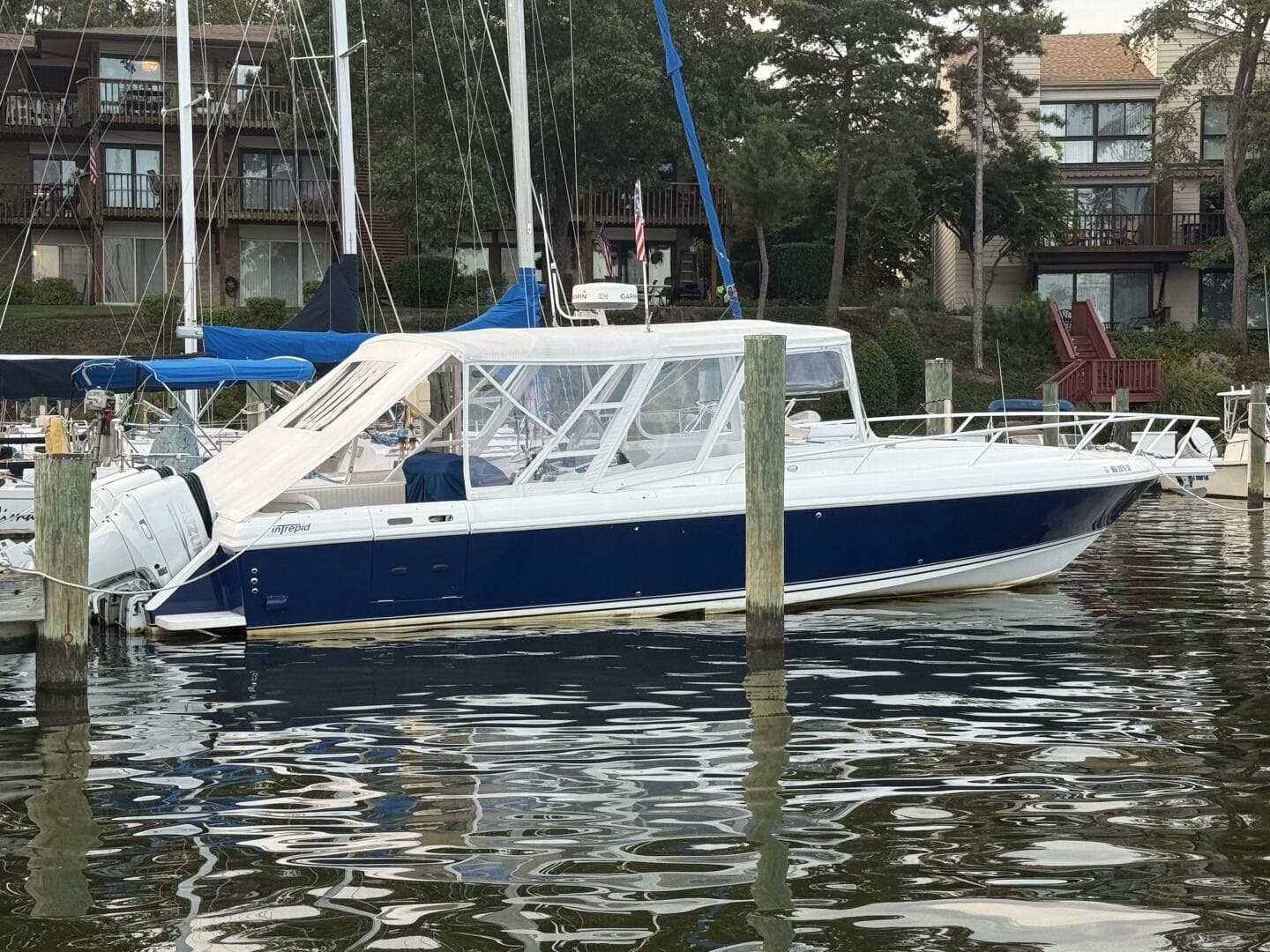 2000 Intrepid 356 Cuddy