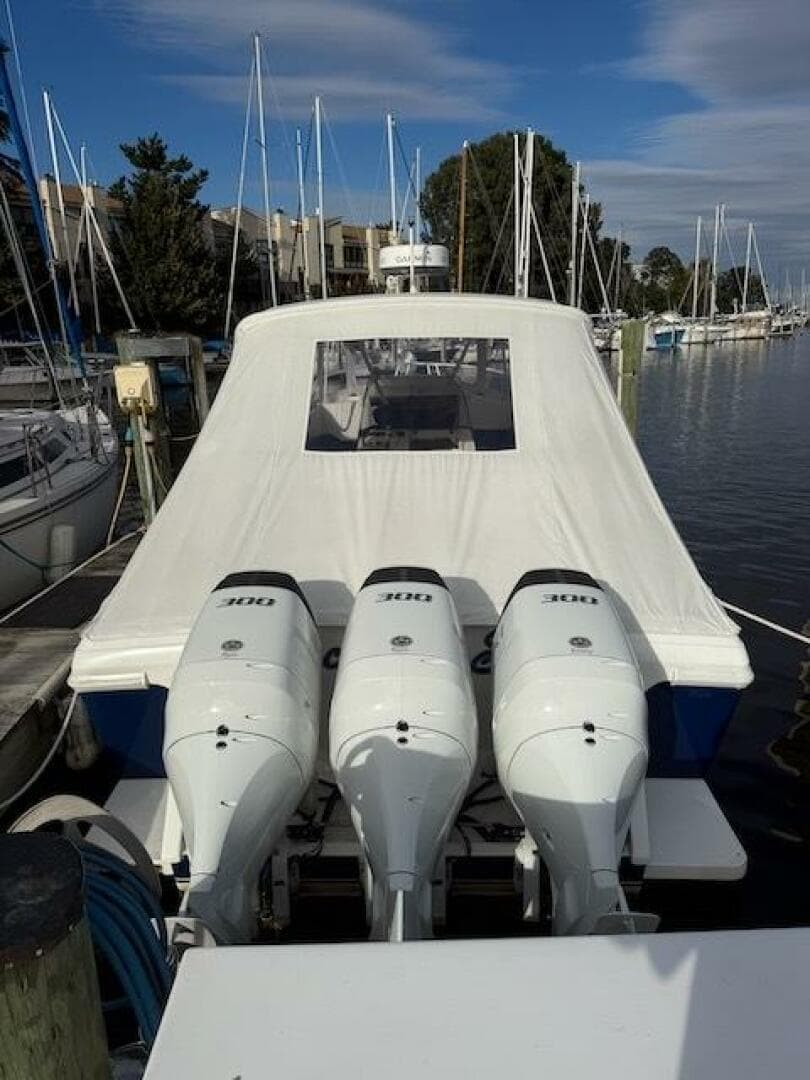 2000 Intrepid 356 Cuddy