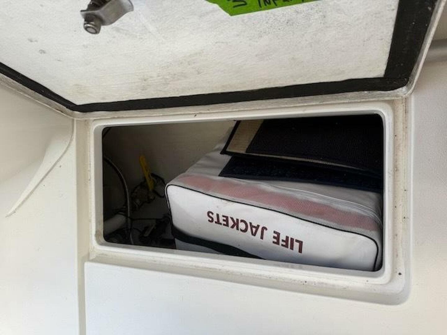 2000 Intrepid 356 Cuddy