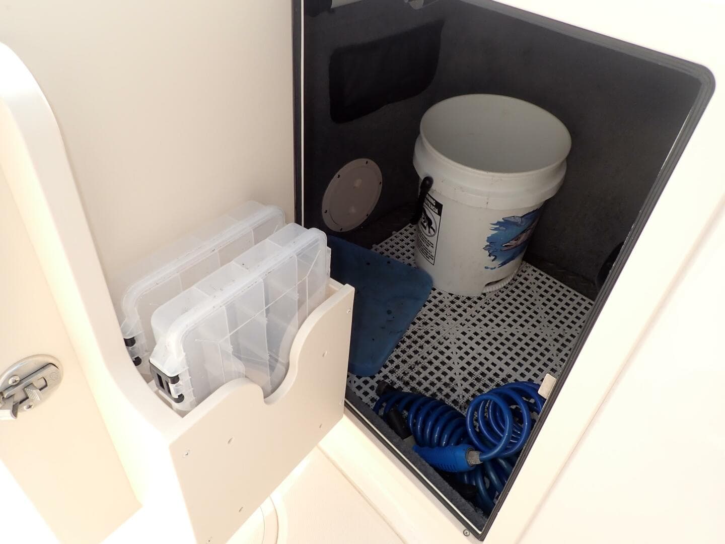 2021 Grady-White 275