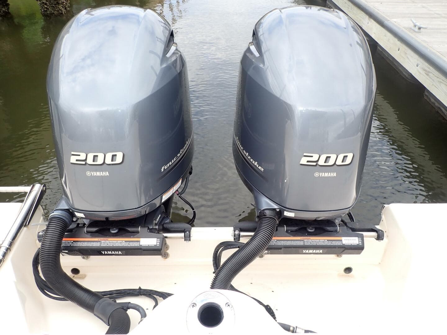 2021 Grady-White 275