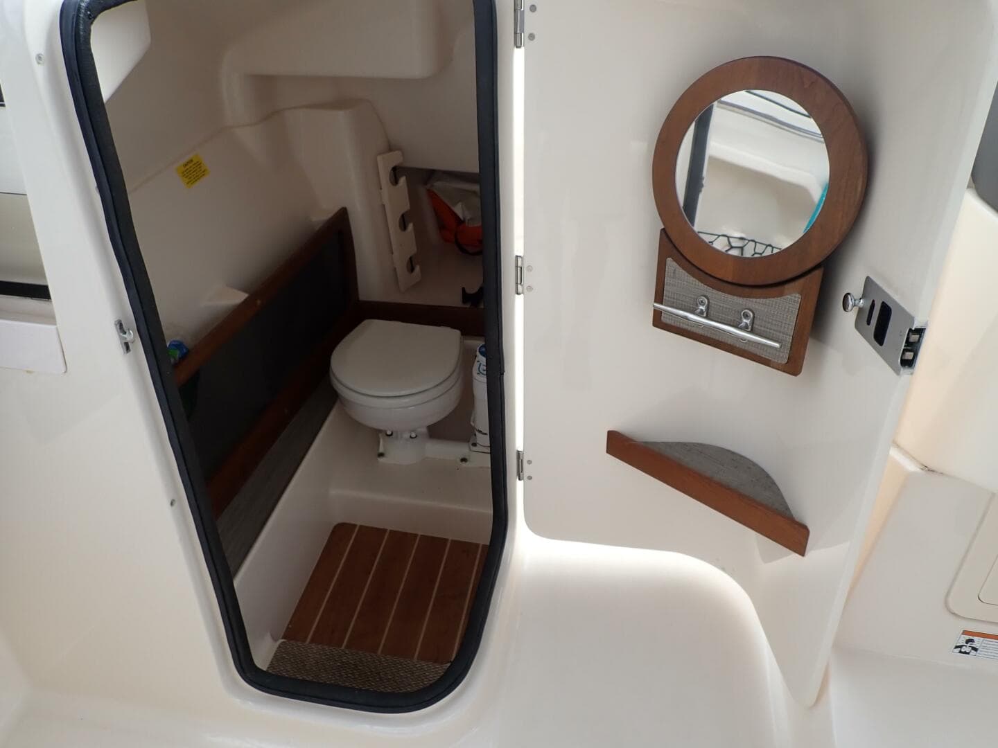 2021 Grady-White 275