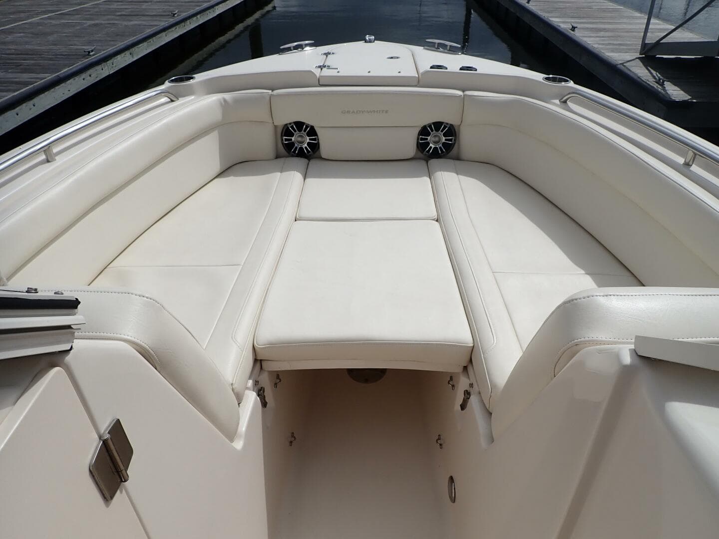 2021 Grady-White 275