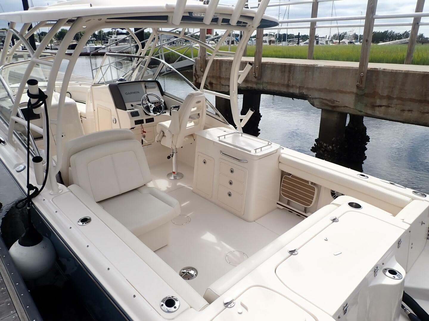 2021 Grady-White 275