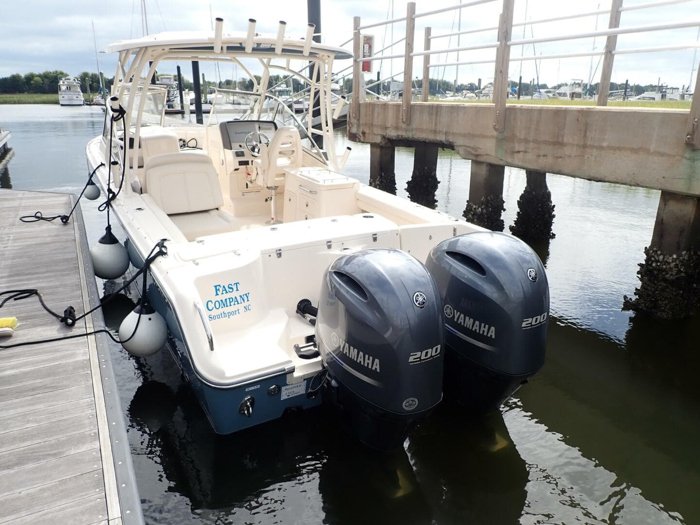 2021 Grady-White 275