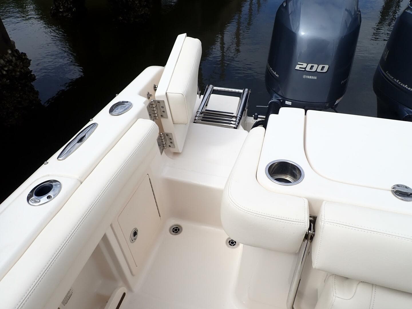 2021 Grady-White 275