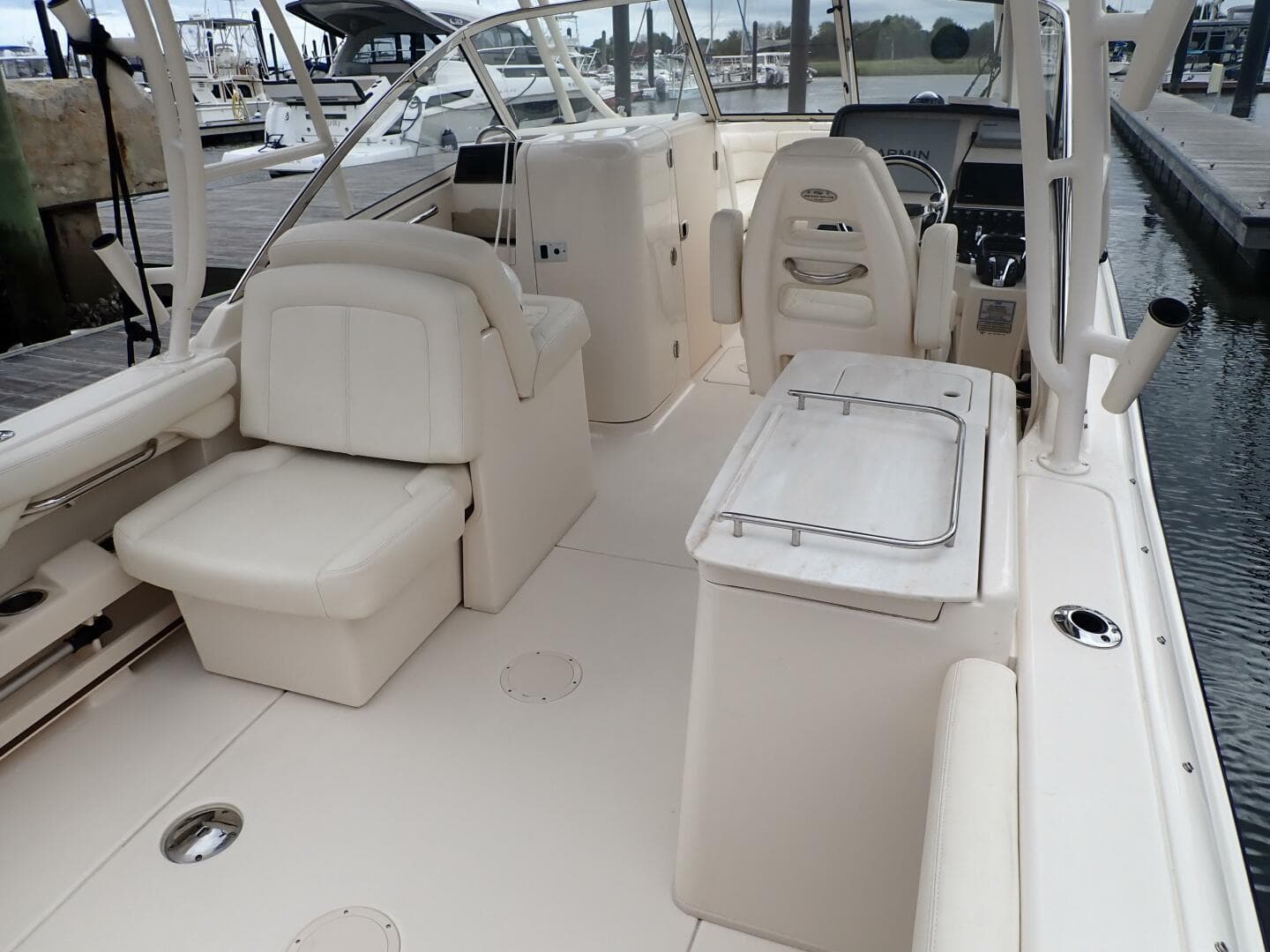 2021 Grady-White 275