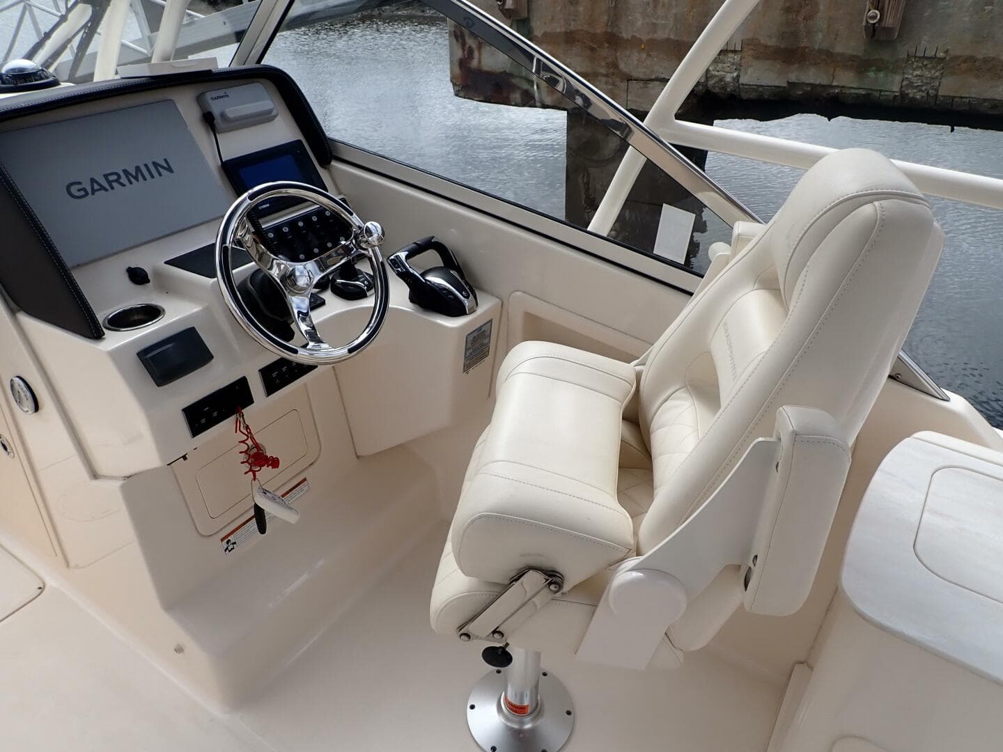 2021 Grady-White 275