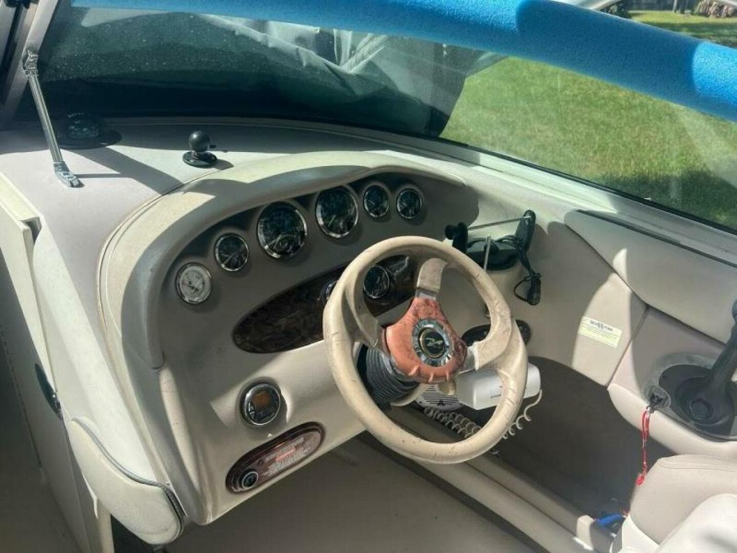 2003 Sea Ray 220 Bow Rider