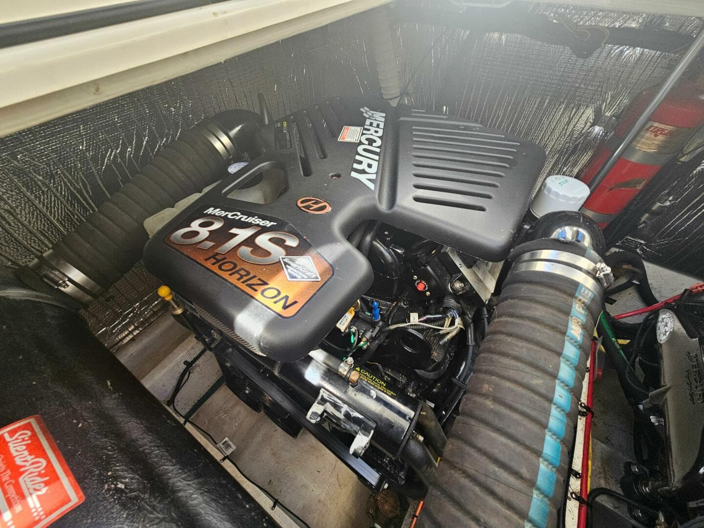 2004 Cruisers Yachts 370 Express