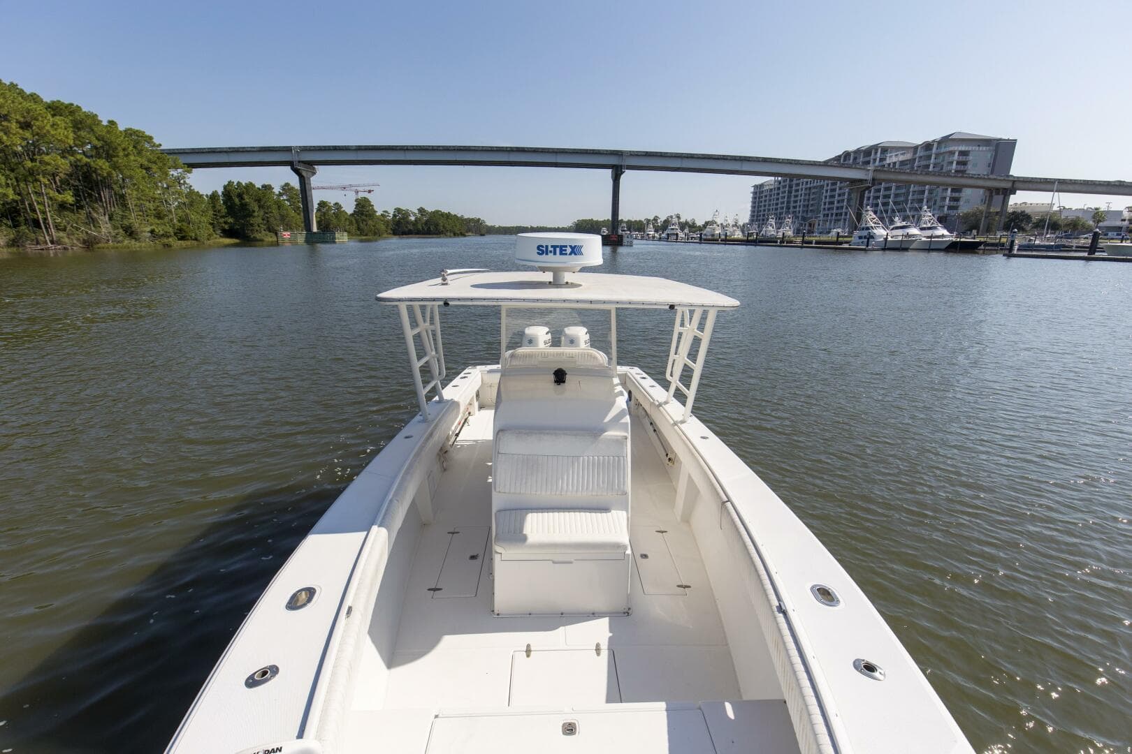 2003 31 Jupiter 31FS Miss Millie II Bow