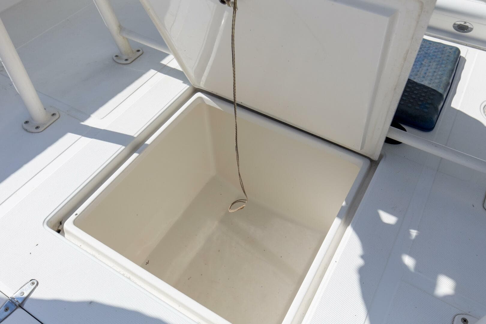 2003 31 Jupiter 31FS Miss Millie II Storage