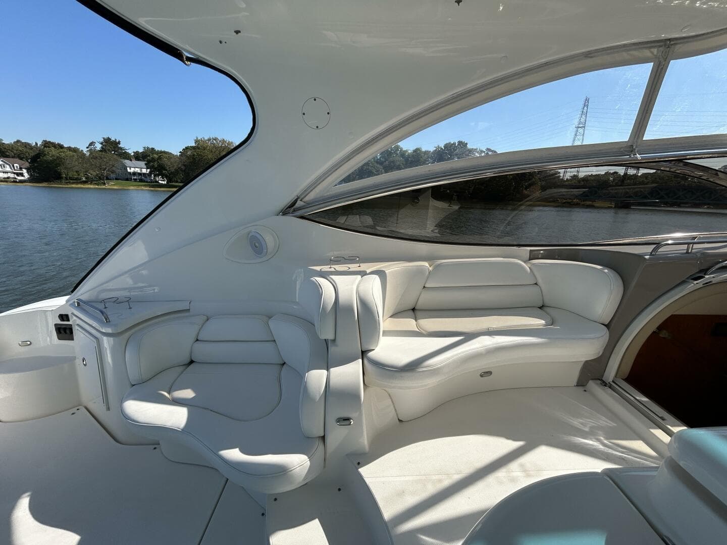 2003 Cruisers Yachts 540 Express