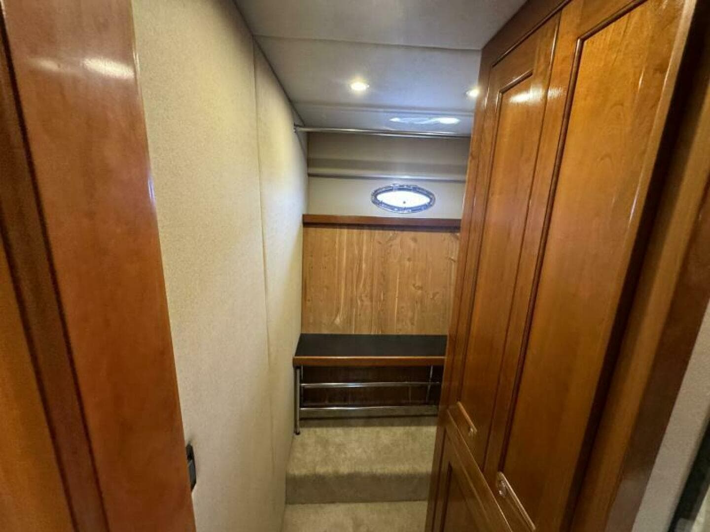2003 Cruisers Yachts 540 Express