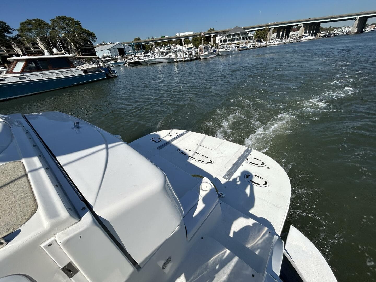 2003 Cruisers Yachts 540 Express