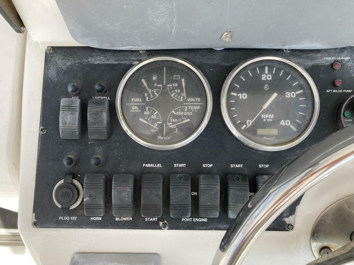 2006 Luhrs 280 Express Open