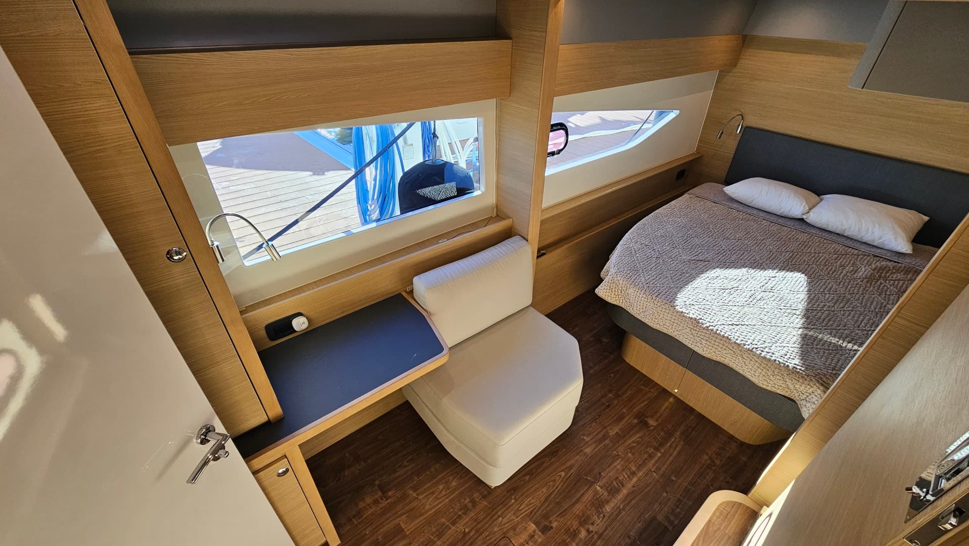 2023 Aquila 54 Yacht