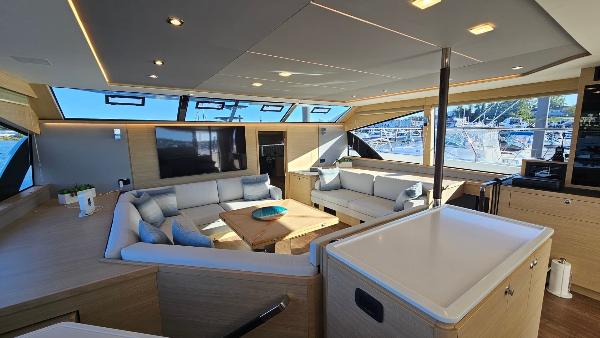2023 Aquila 54 Yacht