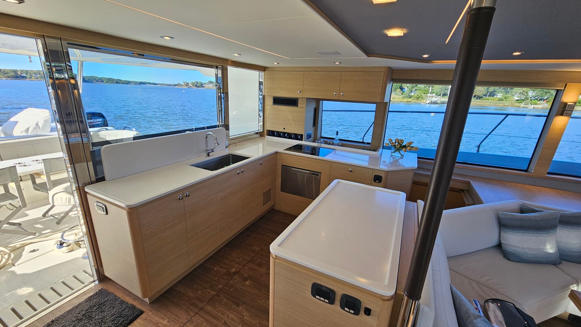 2023 Aquila 54 Yacht