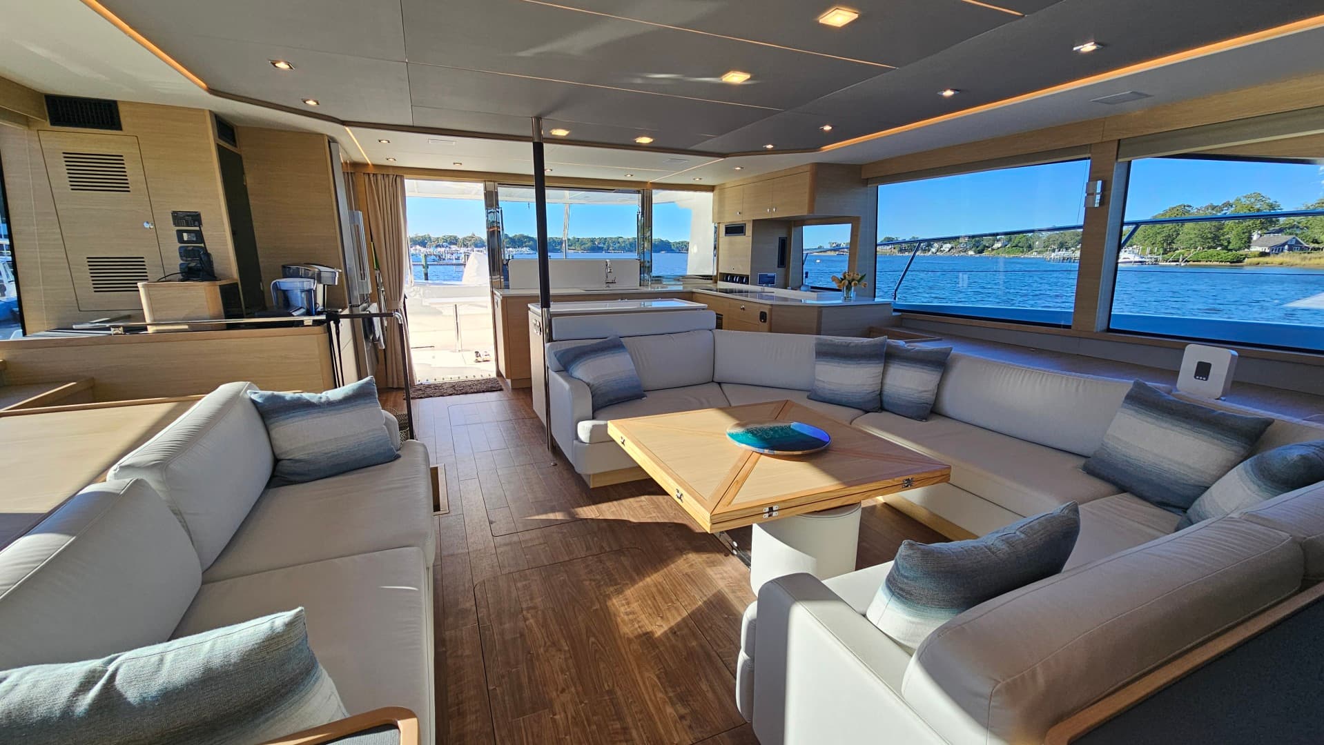 2023 Aquila 54 Yacht