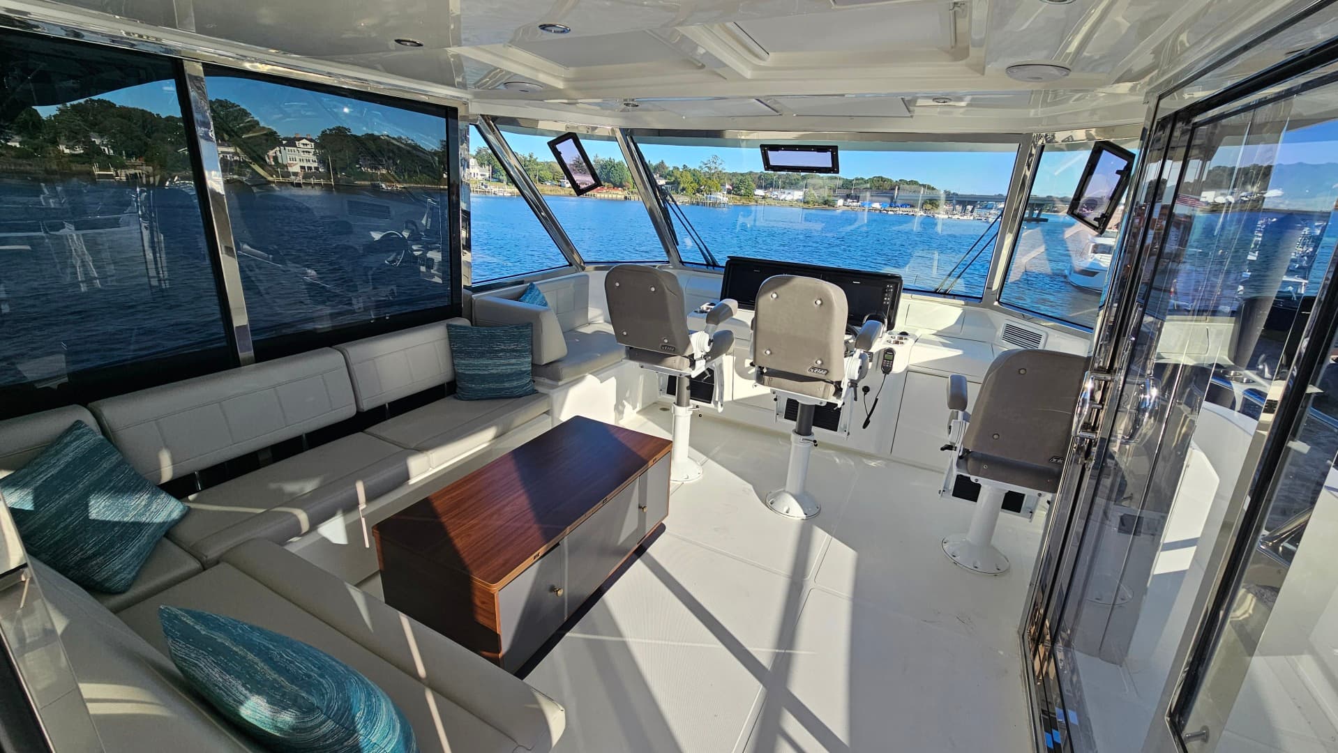 2023 Aquila 54 Yacht