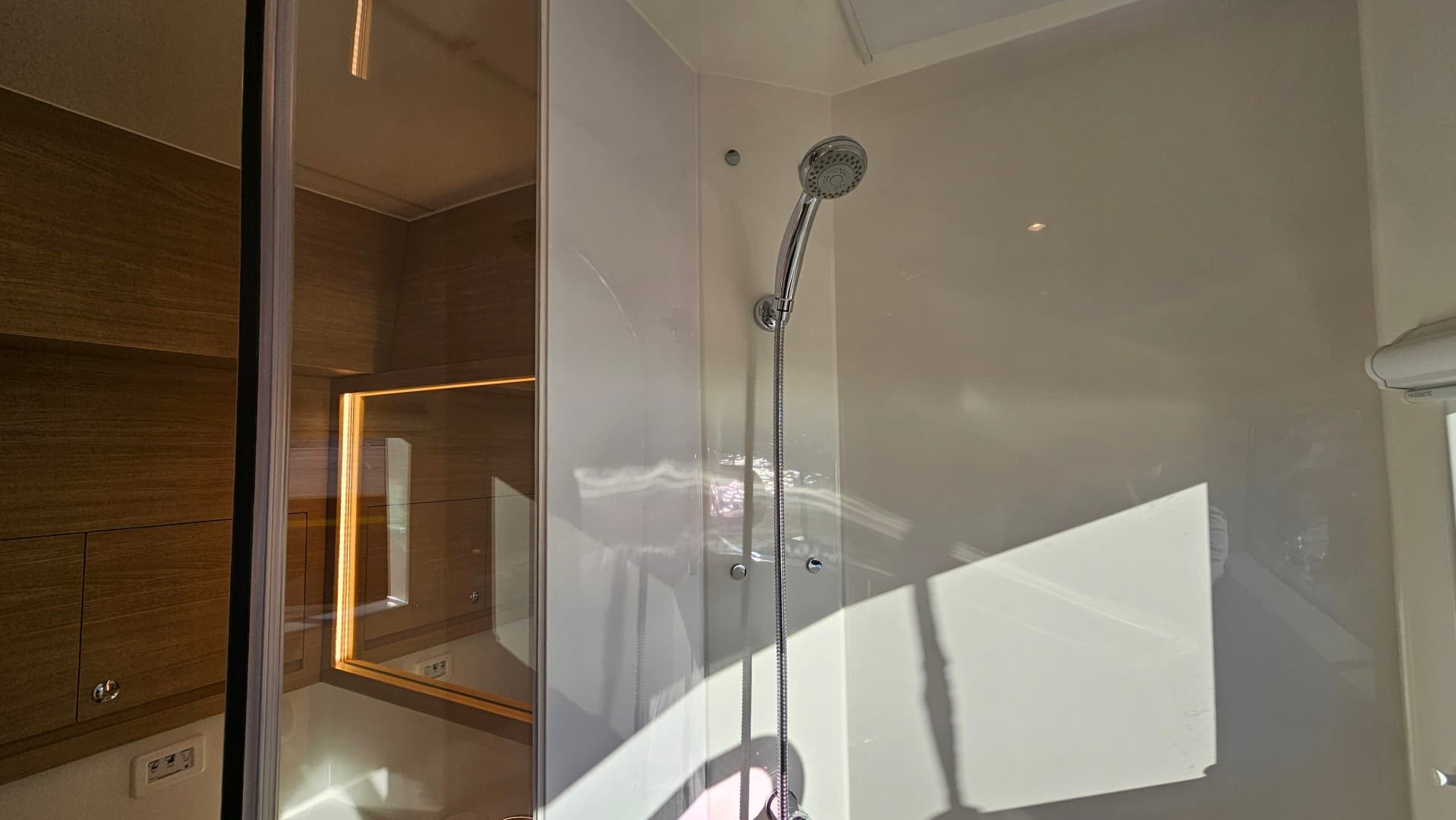 2023 Aquila 54 Yacht