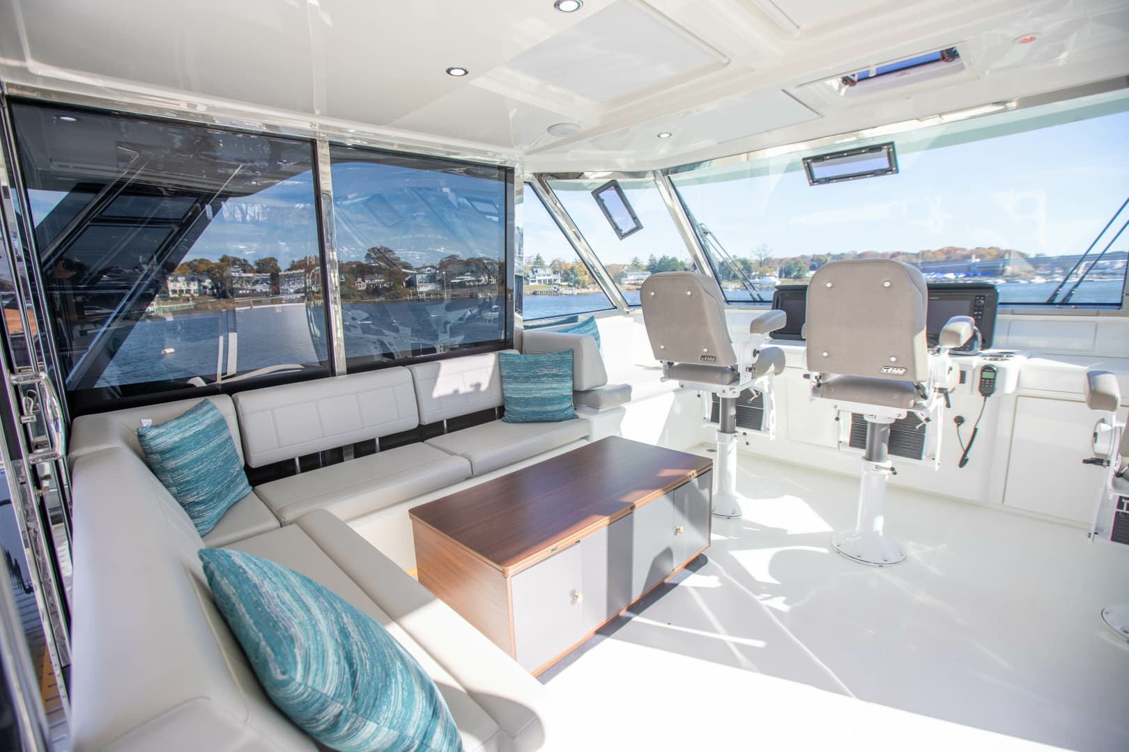2023 Aquila 54 Yacht