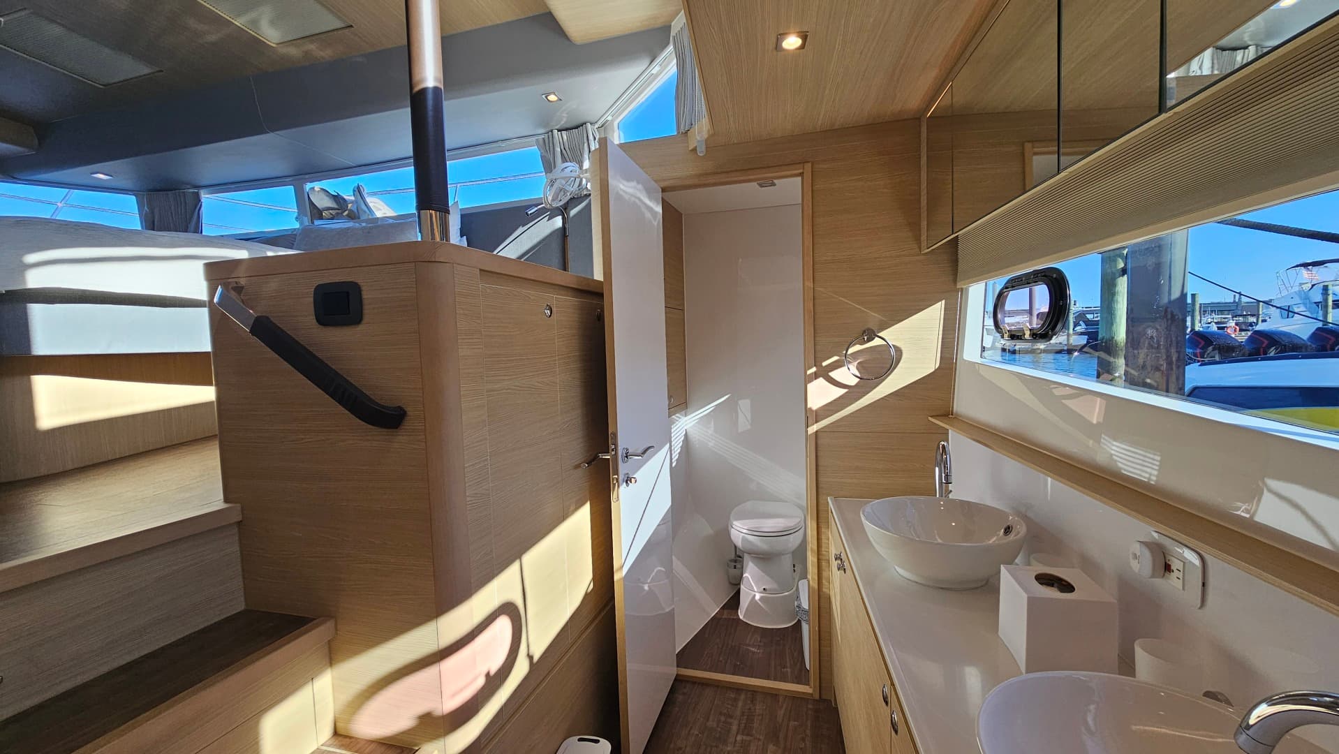 2023 Aquila 54 Yacht