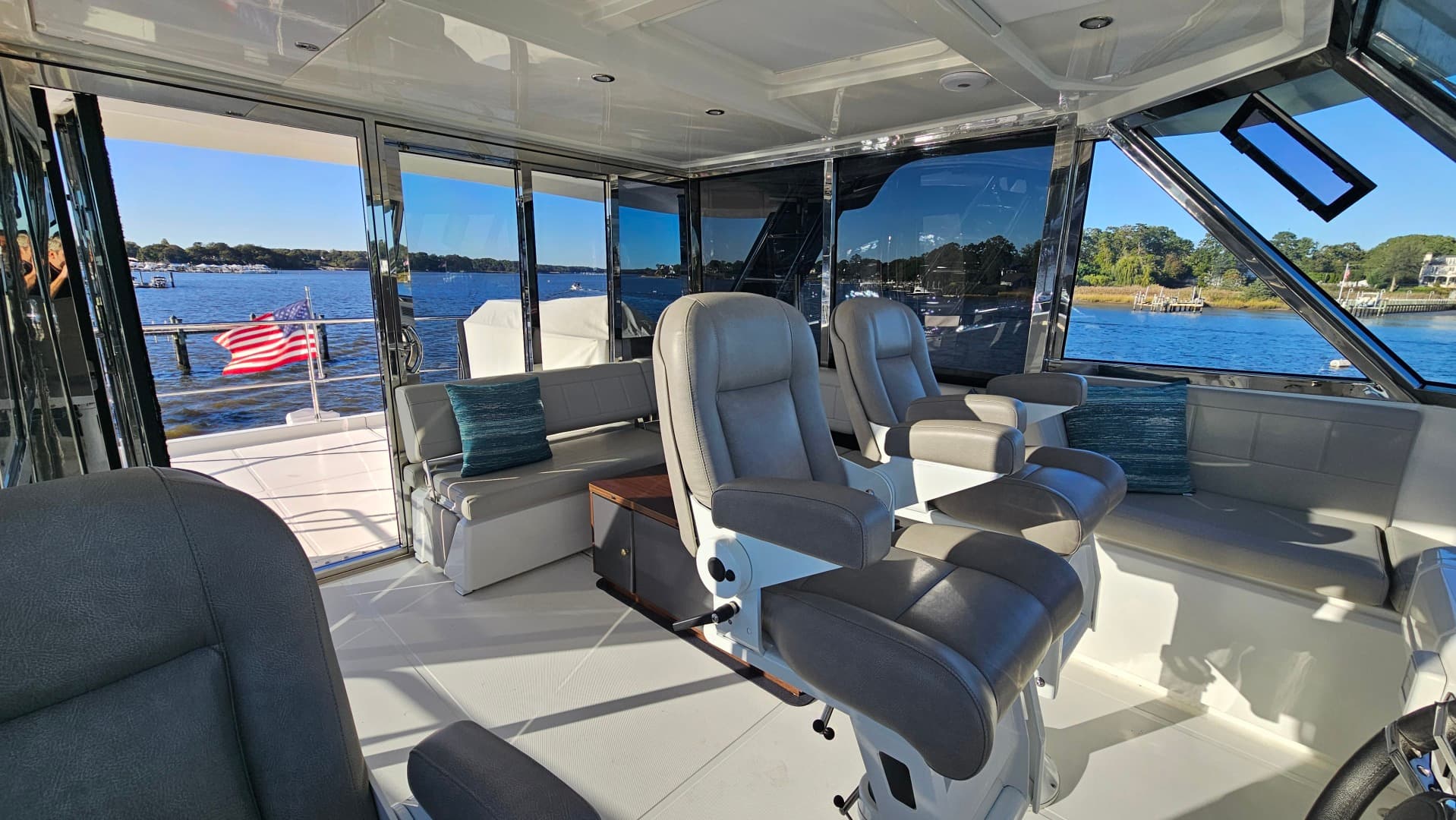 2023 Aquila 54 Yacht