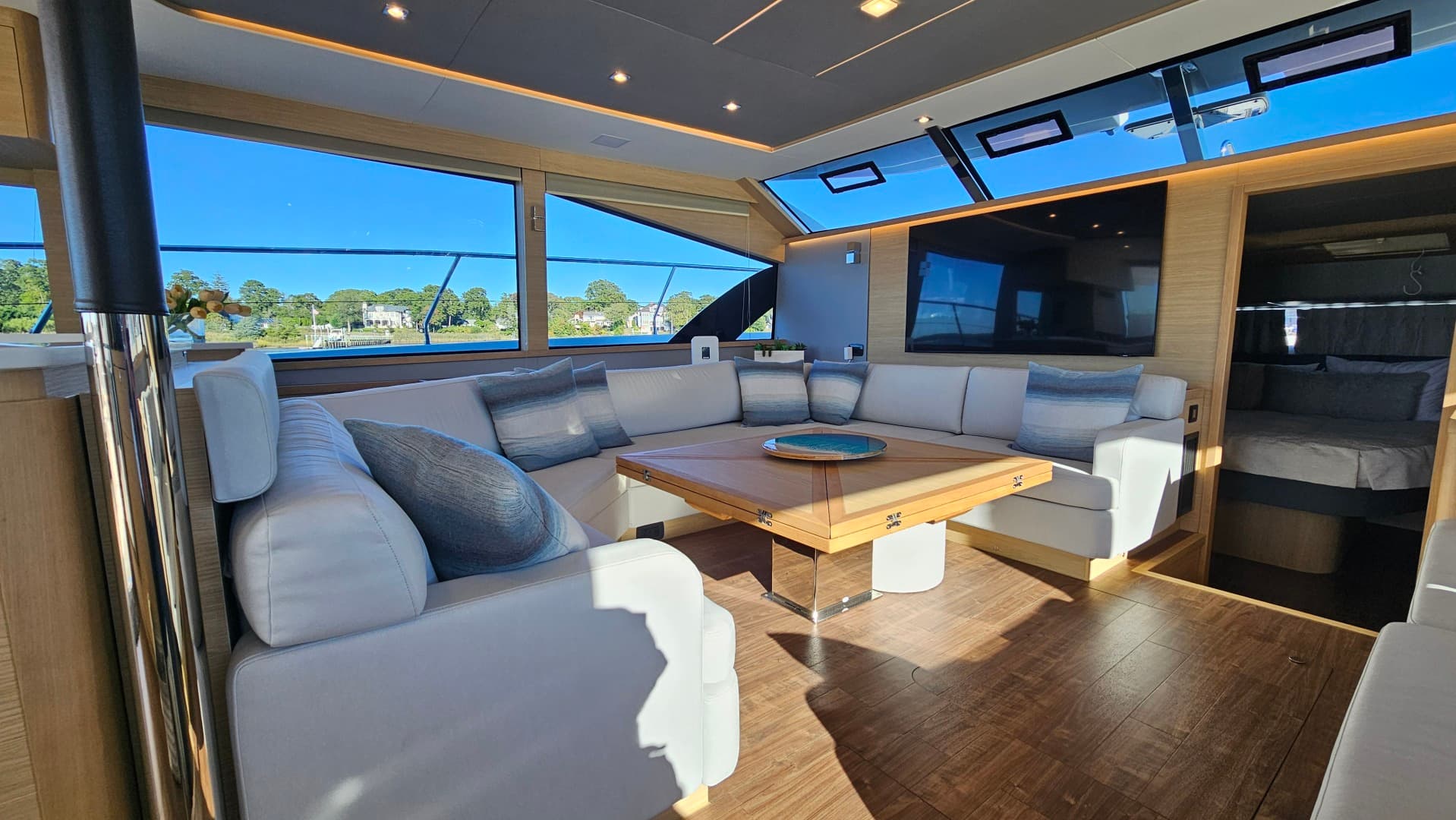 2023 Aquila 54 Yacht