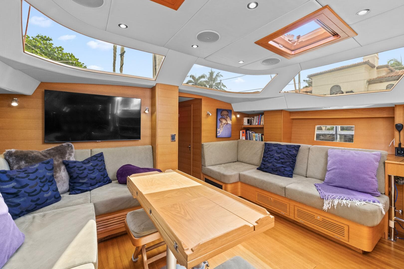 2013 Hylas 63