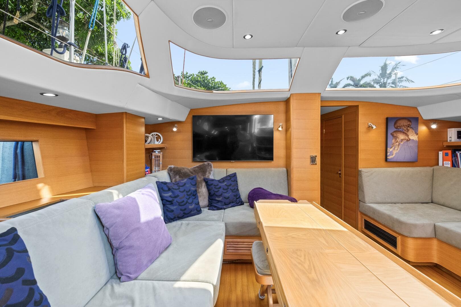 2013 Hylas 63