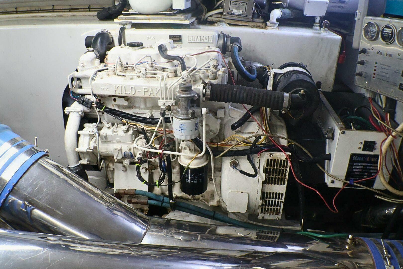 2001 Donzi 73' Sport Fish  Engine Room (4)