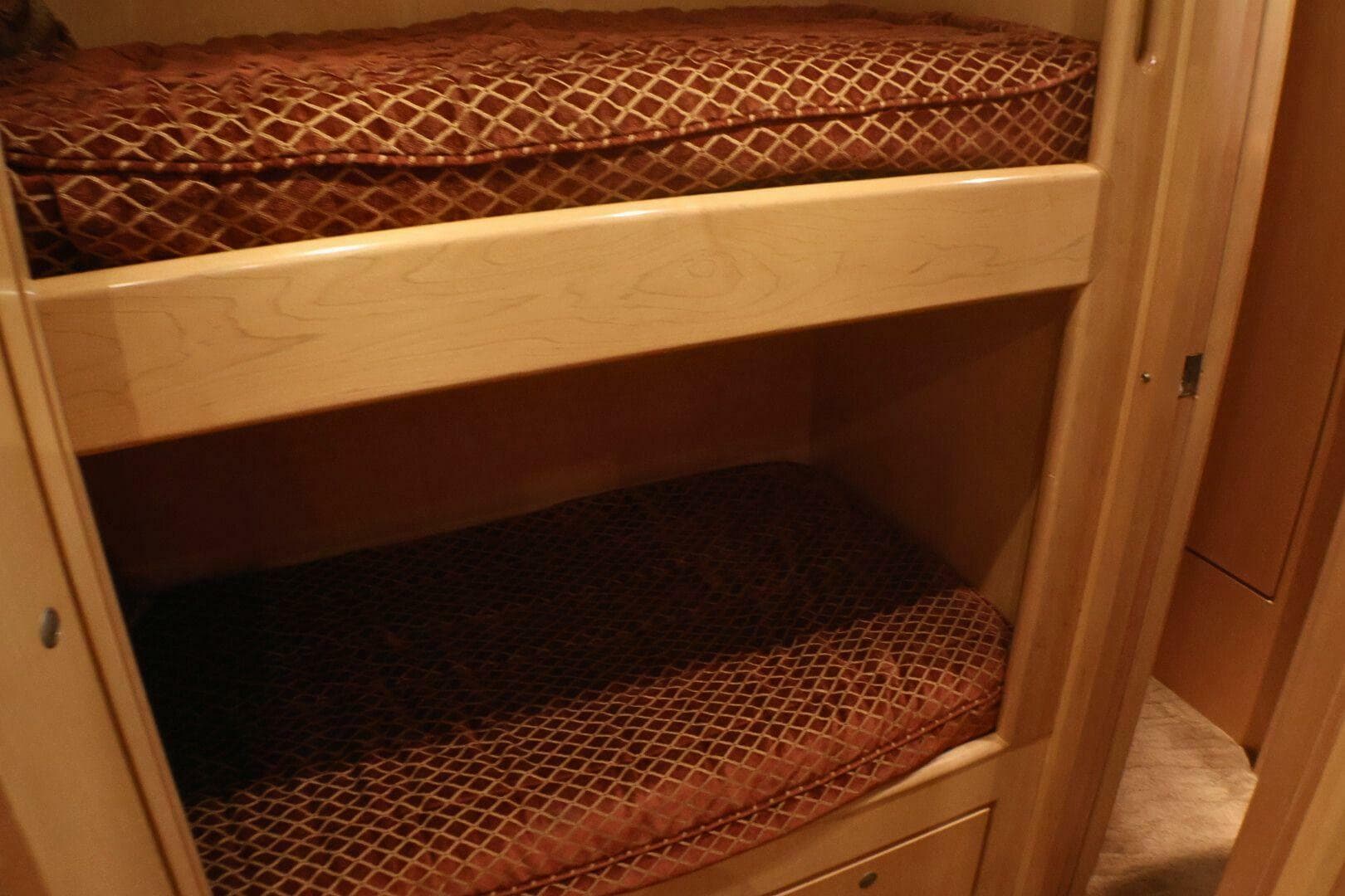 2001 Donzi 73' Sport Fish  Guest Stateroom