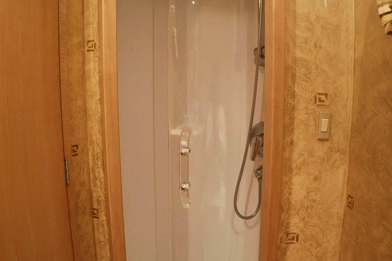 2001 Donzi 73' Sport Fish  VIP Head 3