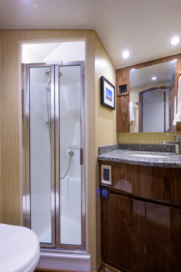 2017 48 Viking Convertible - Guest Head