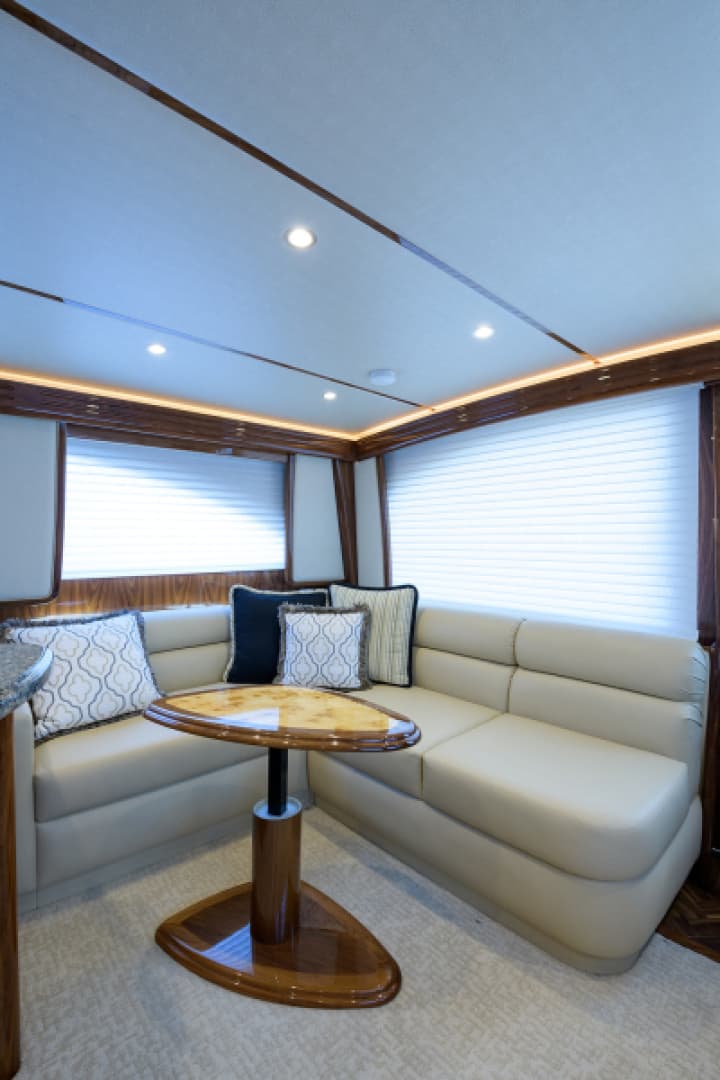 2017 48 Viking Convertible - Salon