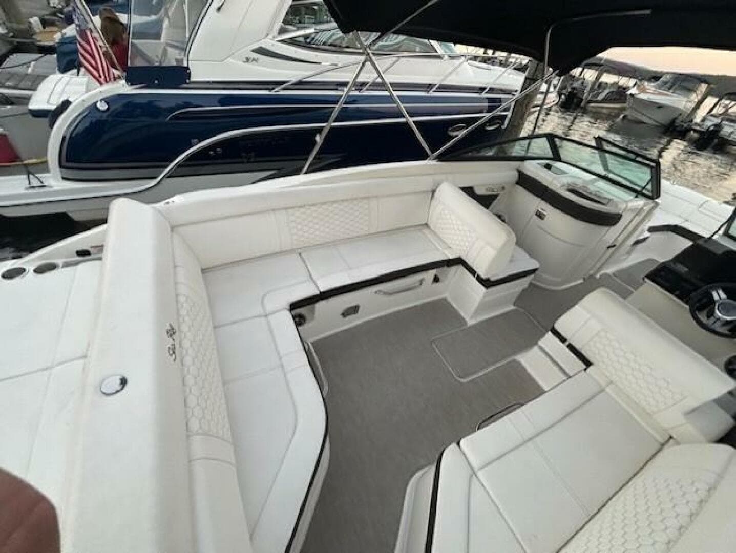 2019 Sea Ray SDX 270