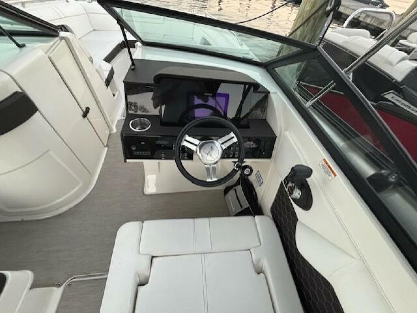 2019 Sea Ray SDX 270
