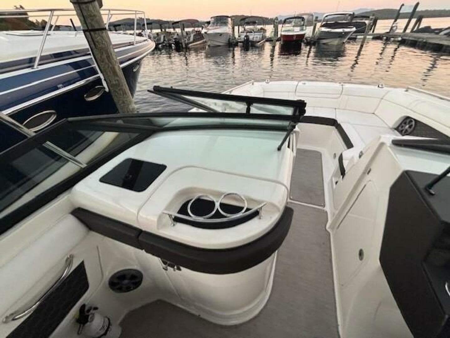 2019 Sea Ray SDX 270