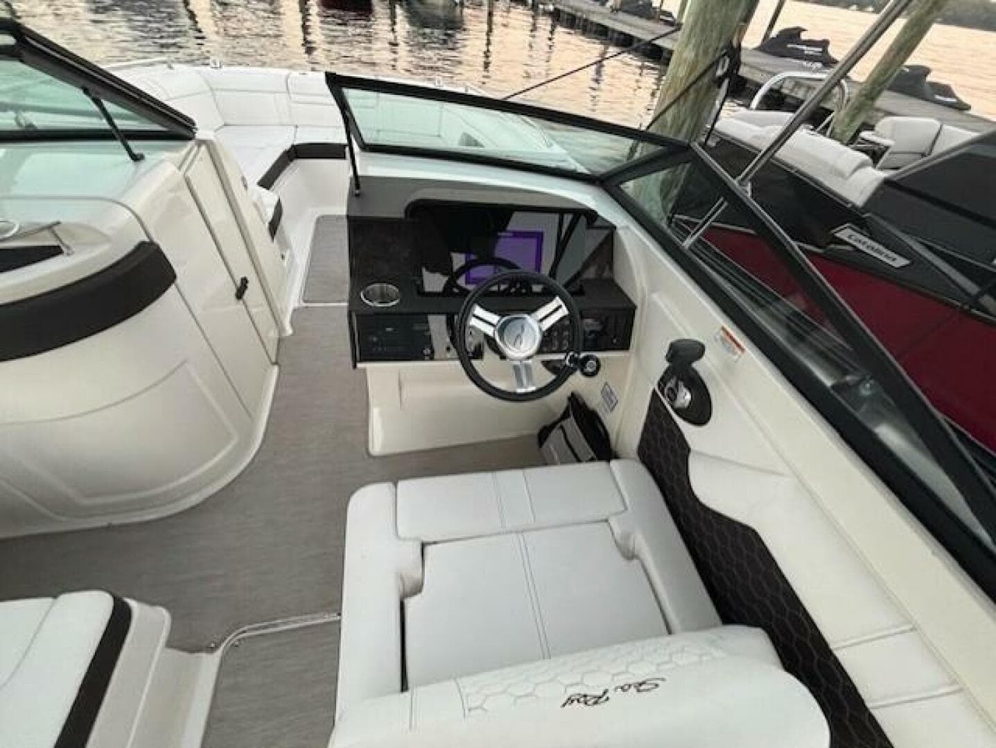 2019 Sea Ray SDX 270