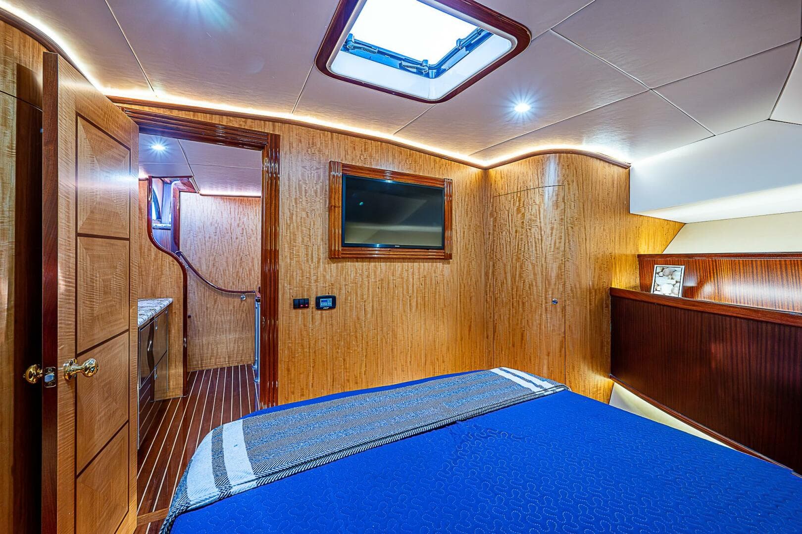 Maverick 55 Lucky -  Forward Stateroom