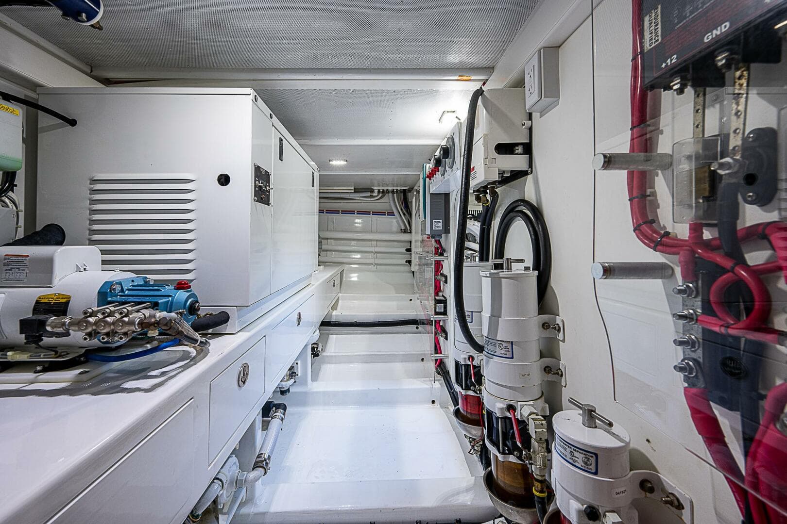 Maverick 55 Lucky -  Engine Room