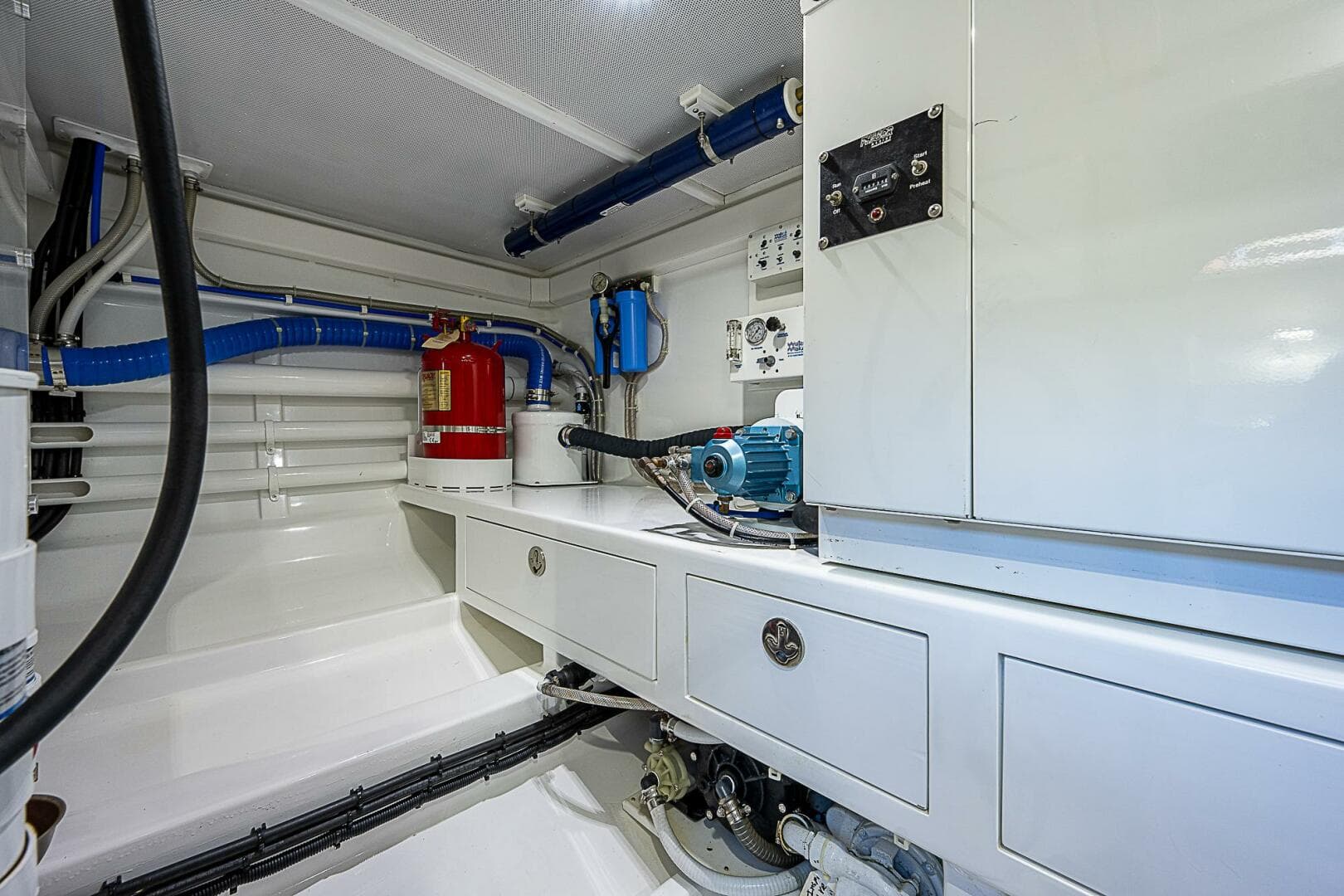 Maverick 55 Lucky -  Engine Room