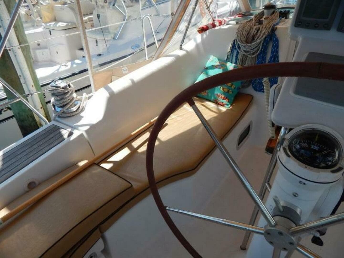 2004 Beneteau 373