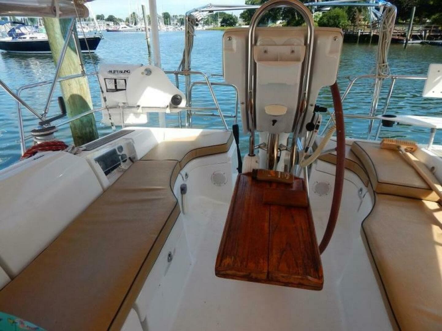 2004 Beneteau 373