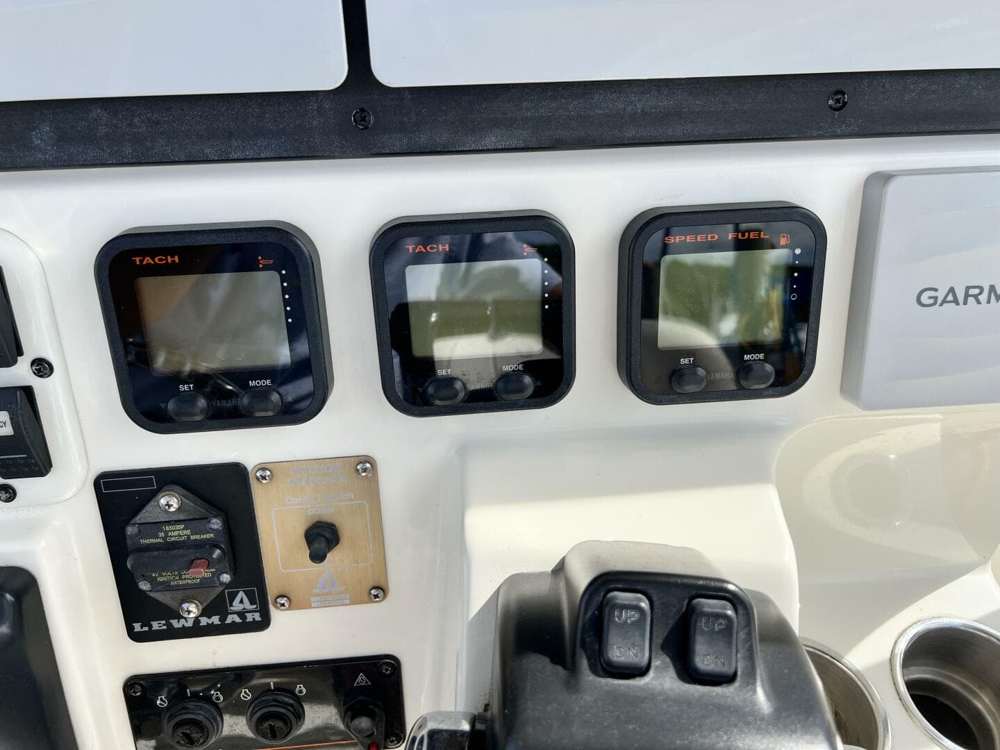 2009 Hydra-Sports 2500 Vector