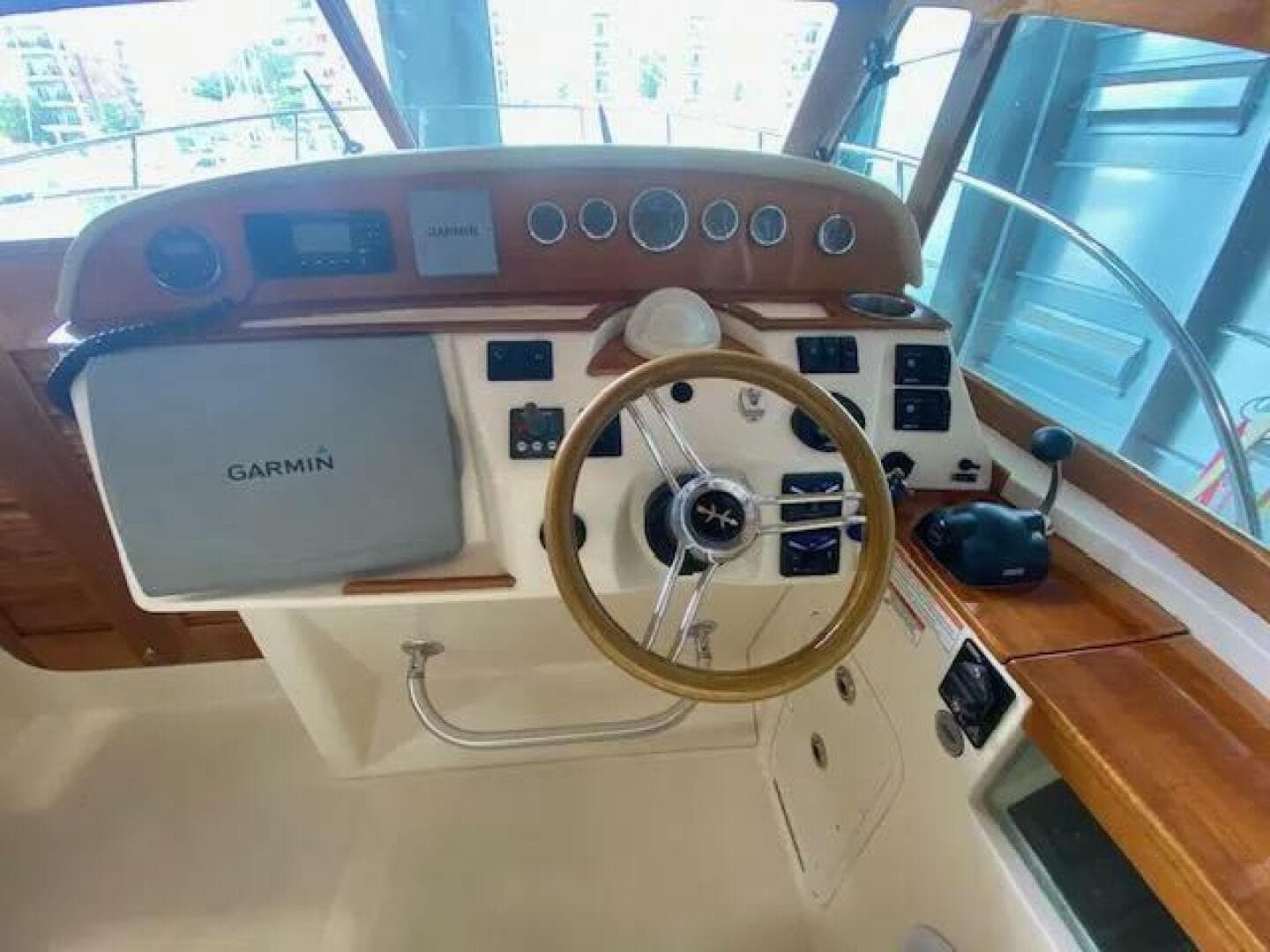 2009 Hunt Yachts 