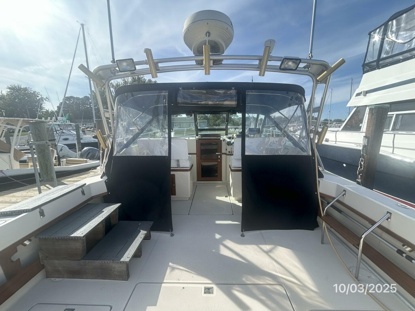 31' Pursuit cockpit forward